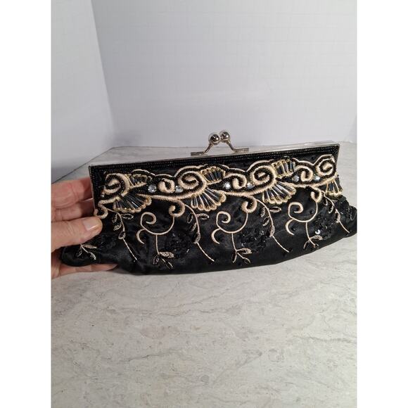 Small Vintage Clutch with a Design on The Front Shoulder Strap & One Pocket. - Picture 1 of 3